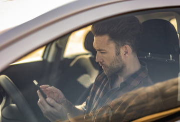 Safe driving tips to reduce distracted driving