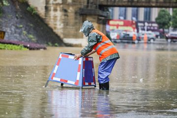 Experiencing flooding? These resources can help. 